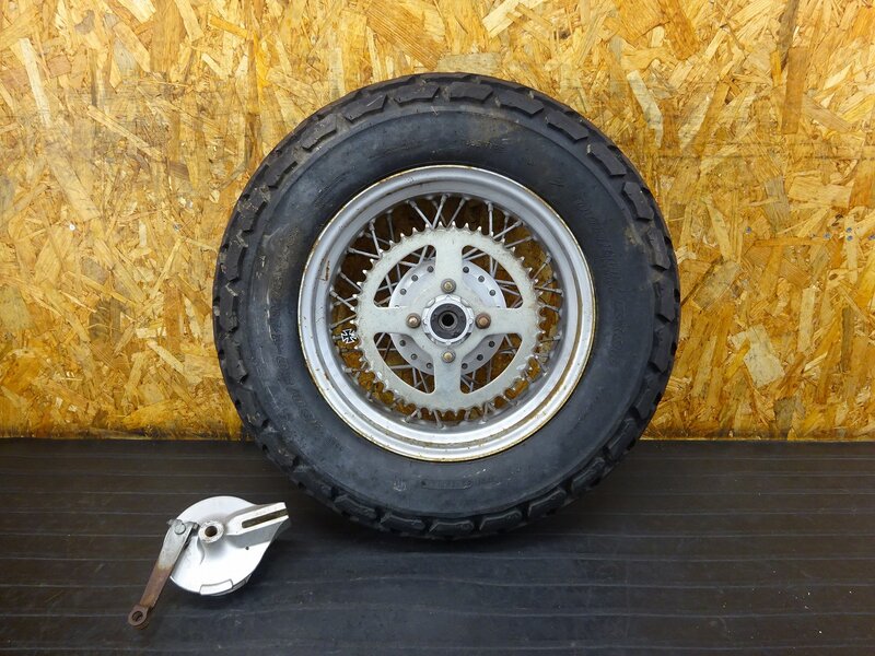 【250129】バンバン200(NH41A-107)■ リアホイール 14×4.50 リヤホイール 中古タイヤ DUNLOP K180 180/80-14 ブレーキドラム スプロケット | 中古バイクパーツ通販・買取　ジャンクヤード鳥取　JunkYard