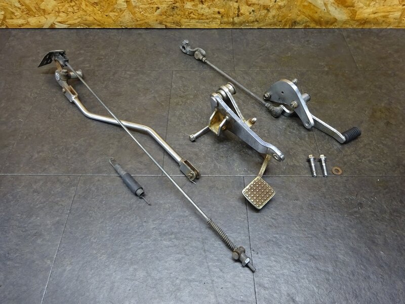 【250508】マグナ250(MC29-1700)◆ ステップセット メインステップ ブレーキ/シフトペダル ブレーキロッド 削れ有 【V-TWIN Vツイン | 中古バイクパーツ通販・買取　ジャンクヤード鳥取　JunkYard