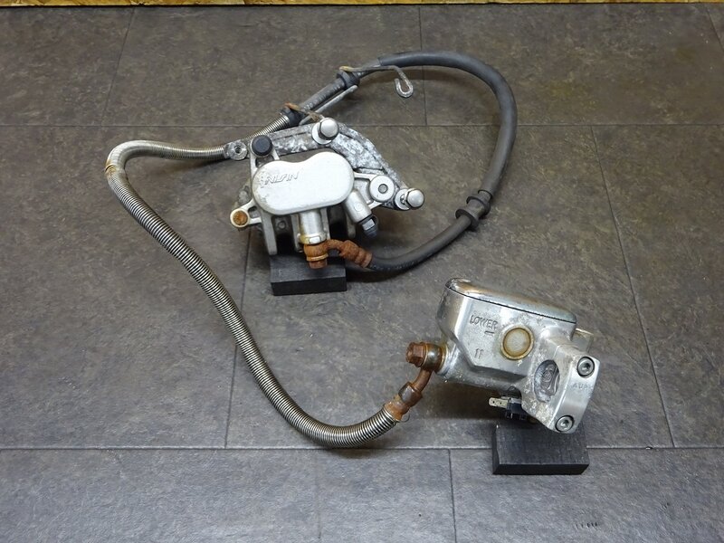 【250522】マグナ250S(MC29-1100)◆ フロントブレーキセット フロントブレーキキャリパー マスターシリンダー 固着/抜け有 | 中古バイクパーツ通販・買取　ジャンクヤード鳥取　JunkYard
