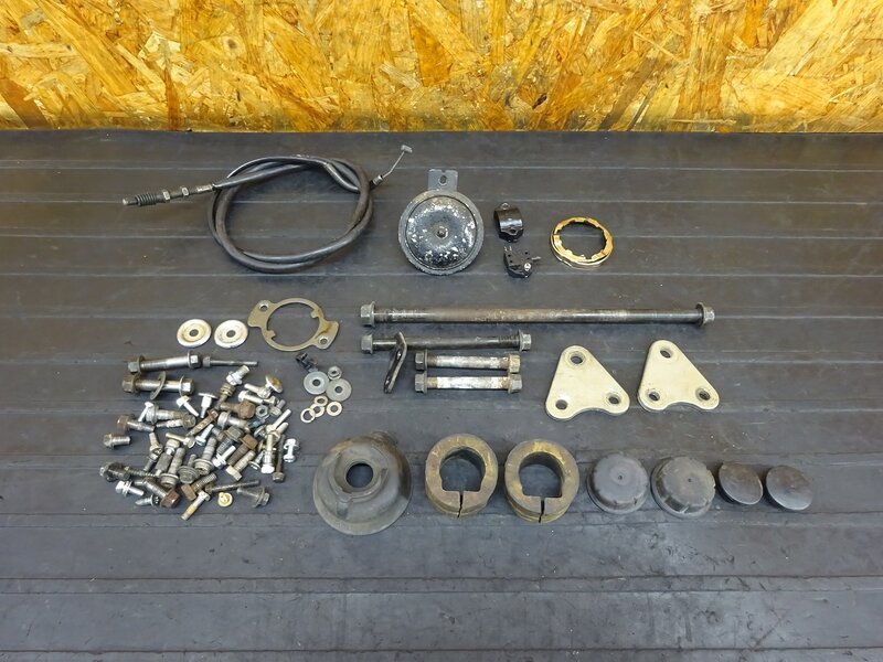 【250621】XJR400(4HM-010)◇ ボルトセット エンジンハンガー/マウント ホーン ブッシュ 【XJR400R RH02J | 中古バイクパーツ通販・買取　ジャンクヤード鳥取　JunkYard