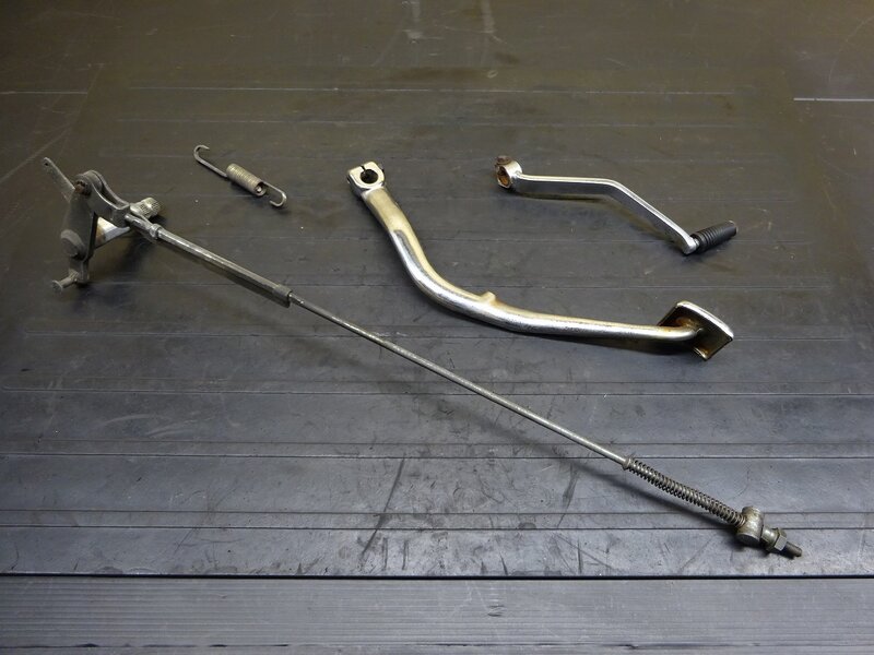 【250623】W650(EJ650A-032)◆ ペダルセット ブレーキペダル ブレーキロッド チェンジ/シフトペダル | 中古バイクパーツ通販・買取　ジャンクヤード鳥取　JunkYard
