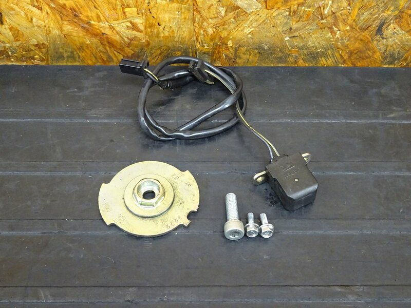 【250706】ZRX400(ZR400E-000)◇ ピックアップコイル ※エンジンパーツ 【前期 ZRX-2 ZRX-Ⅱ | 中古バイクパーツ通販・買取　ジャンクヤード鳥取　JunkYard