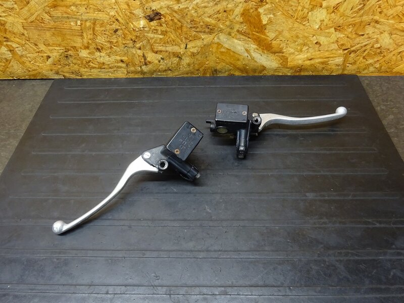【250806】フォルツァZ(MF08-1317)◆ マスターシリンダー左右セット ブレーキマスターシリンダー | 中古バイクパーツ通販・買取　ジャンクヤード鳥取　JunkYard