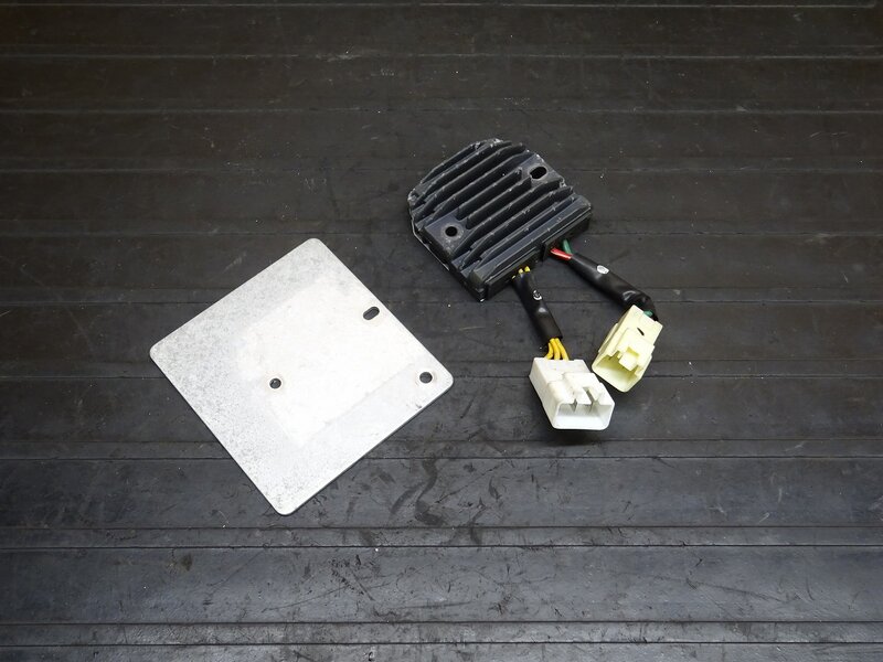 【250806】フォルツァZ(MF08-1317)◆ レギュレーター レギュレター プレート | 中古バイクパーツ通販・買取　ジャンクヤード鳥取　JunkYard