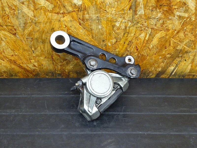 【250824】XJR1300(RP01J-002)◇ リアキャリパー ブレーキキャリパー キャリパーサポート 【RP03J | 中古バイクパーツ通販・買取　ジャンクヤード鳥取　JunkYard