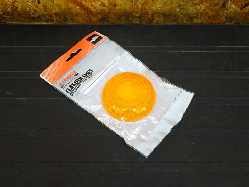 【251018】◇ ウインカーレンズ 1個 42X-83312-20 未使用品 ※検:SR400 ドラッグスター V-MAX1200 XV250 | 中古バイクパーツ通販・買取　ジャンクヤード鳥取　JunkYard