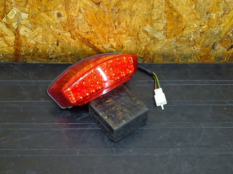 【251108】◇ 社外テールランプ ブレーキランプ LED 50R-000347※検索:DUCATI ドゥカティ モンスター M900 | 中古バイクパーツ通販・買取　ジャンクヤード鳥取　JunkYard
