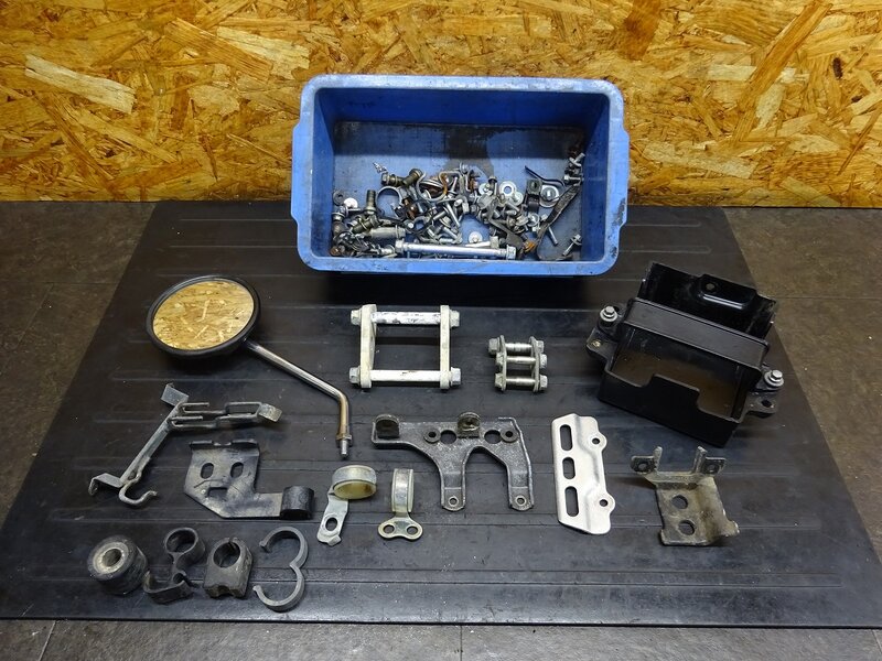 【251107】KLX250(LX250E-A05)◆ ボルトセット バッテリーボックス 社外ミラー ヒールガード ステー 【04’ Dトラッカー | 中古バイクパーツ通販・買取　ジャンクヤード鳥取　JunkYard