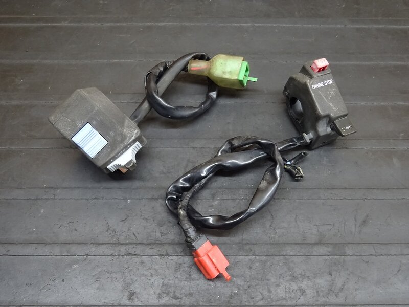 【251107】KLX250(LX250E-A05)◆ ハンドルスイッチ左右セット スイッチボックス 【04’ Dトラッカー | 中古バイクパーツ通販・買取　ジャンクヤード鳥取　JunkYard