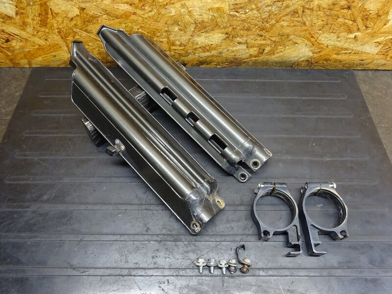 【251107】KLX250(LX250E-A05)◆ フォークガード左右セット フォークカバー 色塗り/割れ有 【04’ Dトラッカー | 中古バイクパーツ通販・買取　ジャンクヤード鳥取　JunkYard