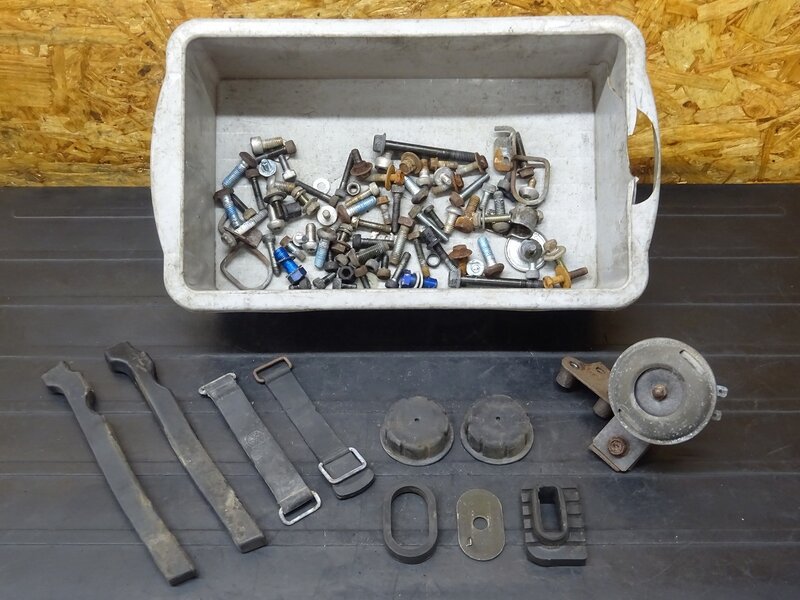 【251110】SRX400(3VN-086)■ ボルトセット ホーン タンクブッシュ 【SRX600 | 中古バイクパーツ通販・買取　ジャンクヤード鳥取　JunkYard