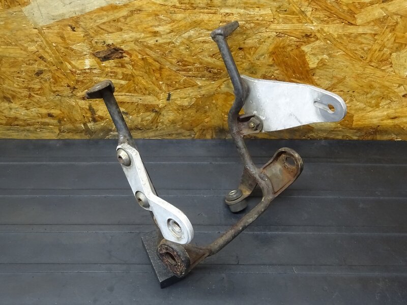 【251110】SRX400(3VN-086)■ ヘッドライトステー メーターステー 錆有 【SRX600 | 中古バイクパーツ通販・買取　ジャンクヤード鳥取　JunkYard