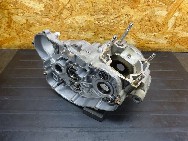 【251118】KDX200SR(DX200G-004)◆ クランクケース左右セット ※エンジンパーツ 【検索:125 220 250 | 中古バイクパーツ通販・買取　ジャンクヤード鳥取　JunkYard
