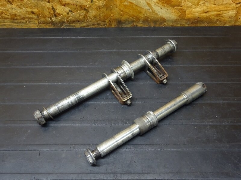 【251121】VTR1000F(SC36-1100)■ アクスルシャフト前後セット フロント/リアアクスルシャフト チェーンアジャスター 【ファイアーストーム | 中古バイクパーツ通販・買取　ジャンクヤード鳥取　JunkYard