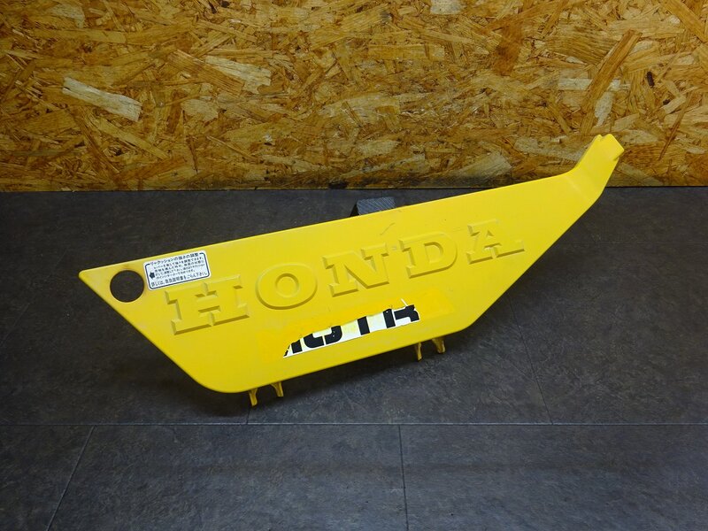 【251215】モトラ(AD05-1002)◆ サイドカバー右 サイドカウル 色褪せ/ひび割れ有 【CT50J | 中古バイクパーツ通販・買取　ジャンクヤード鳥取　JunkYard