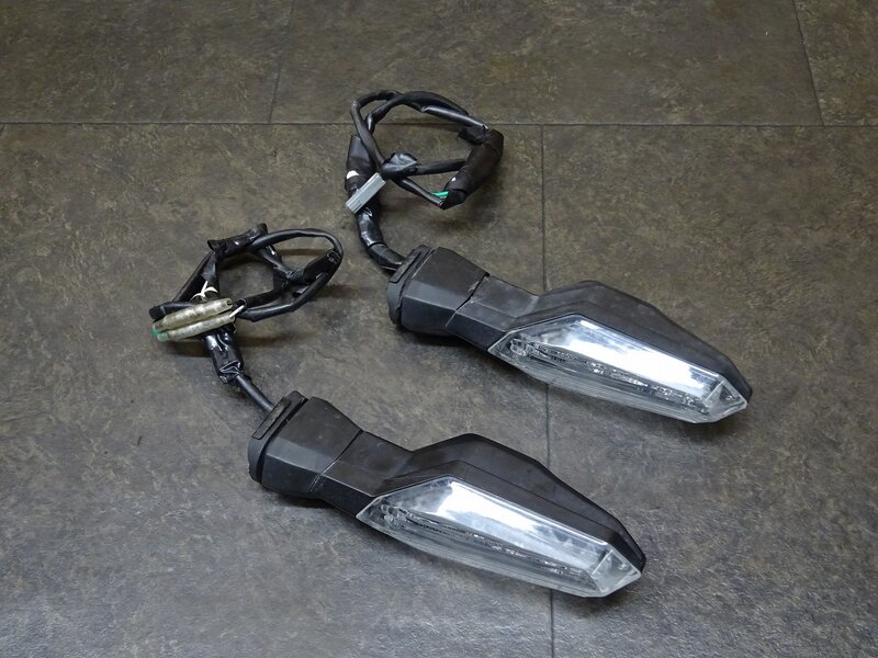 【251220】Ninja250(EX250L-019)◆ リアウインカー TOKAIDENSO 40109 レンズ傷/被覆硬化有 【ABS付 | 中古バイクパーツ通販・買取　ジャンクヤード鳥取　JunkYard