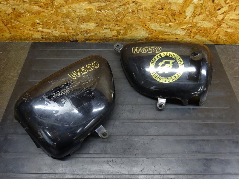 【251227】W650(EJ650A-004)◆ サイドカバー左右セット サイドカウル 削れ/凹み/曲がり有 【検索:W400 EJ400A | 中古バイクパーツ通販・買取　ジャンクヤード鳥取　JunkYard