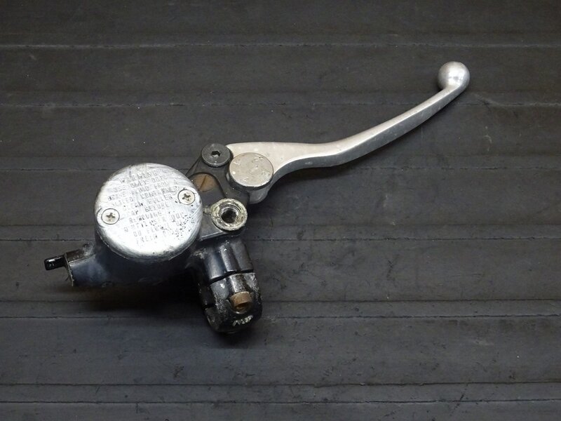 【251227】W650(EJ650A-004)◆ フロントブレーキマスター マスターシリンダー Φ1/2 色塗り有 【検索:W400 EJ400A | 中古バイクパーツ通販・買取　ジャンクヤード鳥取　JunkYard