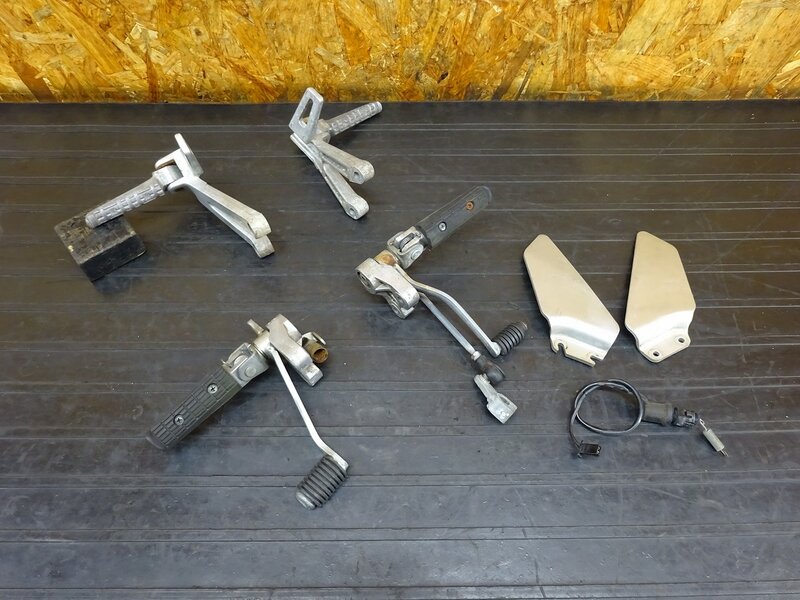 【260112】FZR250R(3LN-281)◇ ステップ左右セット メインステップ(破損有) ブレーキペダル シフトペダル タンデムステップ ペグ | 中古バイクパーツ通販・買取　ジャンクヤード鳥取　JunkYard