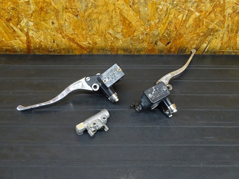 【260201】フォルツァZ(MF08-1018)◇ マスターシリンダー左右セット ブレーキマスターシリンダー ブレーキマスター Φ11/14 ジョイント | 中古バイクパーツ通販・買取　ジャンクヤード鳥取　JunkYard