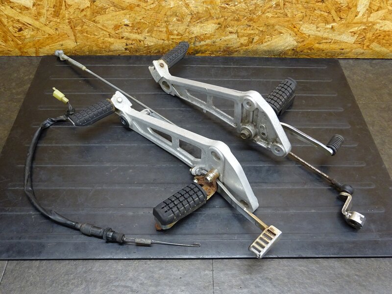 【260212】GB250クラブマン(MC10-170)◆ ステップ左右セット ステッププレート ブレーキ/シフトペダル ロッド 【5型 最終型 | 中古バイクパーツ通販・買取　ジャンクヤード鳥取　JunkYard