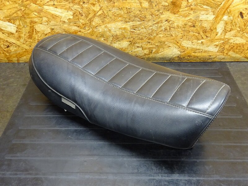 【260302】SR400(1JR-302)◆ 社外シート ナイトロヘッズ イージーライダース 破れ有 【検:SR500 1JN 2J2 2H6 | 中古バイクパーツ通販・買取　ジャンクヤード鳥取　JunkYard