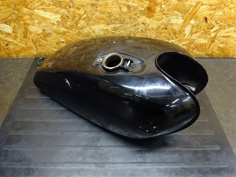 【260302】SR400(1JR-302)◆ 燃料タンク ガソリンタンク フューエルタンク 色塗り/凹み/中錆有 【検:SR500 1JN 2J2 2H6 | 中古バイクパーツ通販・買取　ジャンクヤード鳥取　JunkYard