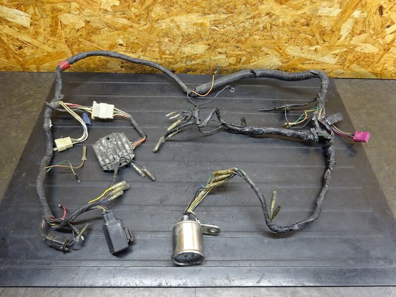 【260310】SR400(1JR-302)◆ メインハーネス レギュレーター 社外メーター 配線加工有 【検:SR500 1JN 2J2 2H6 | 中古バイクパーツ通販・買取　ジャンクヤード鳥取　JunkYard