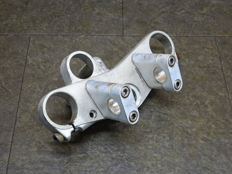 【260317】◆ トップブリッジ Φ41 ハンドルポスト バーハンドル化に 穴あけ加工有 【検索：TZR250 3MA 正立フォーク SZR660 4SU | 中古バイクパーツ通販・買取　ジャンクヤード鳥取　JunkYard