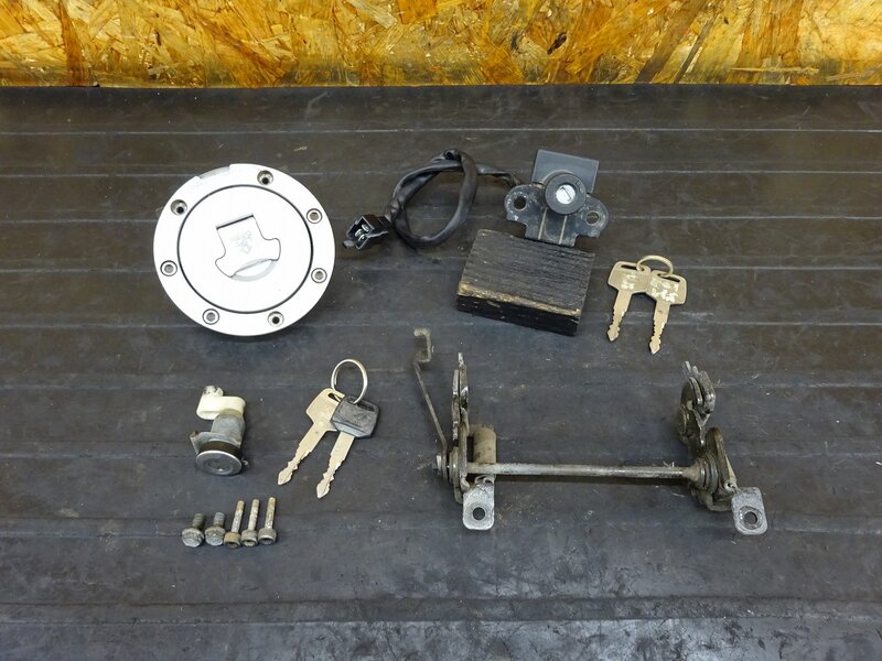【250504】ゼルビス(MC25-1005)◇ キーセット メインキー イグニッションキー タンクキャップ シートロック 【XELVIS VT250FN | 中古バイクパーツ通販・買取　ジャンクヤード鳥取　JunkYard
