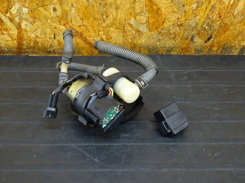 【250510】ZZR1200(ZXT20C-002)◇ 燃料ポンプ ガソリンポンプ フューエルポンプ 燃ポン 破損、欠品有 リレー付き 【ZZ-R1200 | 中古バイクパーツ通販・買取　ジャンクヤード鳥取　JunkYard