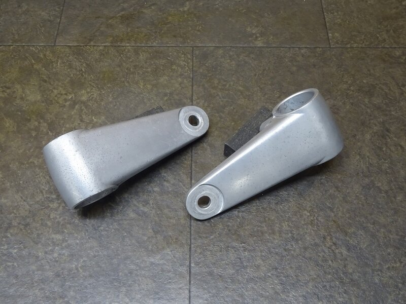 【250511】SR400 (1JR-335)● 社外ヘッドライトステー アルミ 35Φ 腐食有 ※検索：SR500 1JN 2J2 2H6 | 中古バイクパーツ通販・買取　ジャンクヤード鳥取　JunkYard