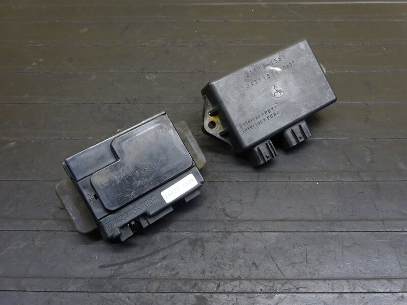 【250619】バリオスⅡ(ZR250B-021)◆ CDI イグナイター ジャンクションボックス ヒューズボックス 【バリオス2 | 中古バイクパーツ通販・買取　ジャンクヤード鳥取　JunkYard