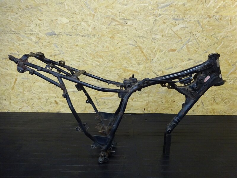 【250703】TW200(DG07J-009)◆ 中古フレーム メインフレーム 書付き？ 錆/ボルト残り有 ジャンク!! 【2JL TW225 DG09J | 中古バイクパーツ通販・買取　ジャンクヤード鳥取　JunkYard