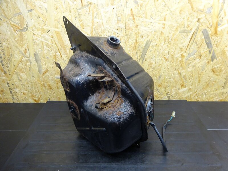【250704】PS250(MF09-1001)◆ 燃料タンク ガソリンタンク フューエルタンク 外錆有 【角目 | 中古バイクパーツ通販・買取　ジャンクヤード鳥取　JunkYard