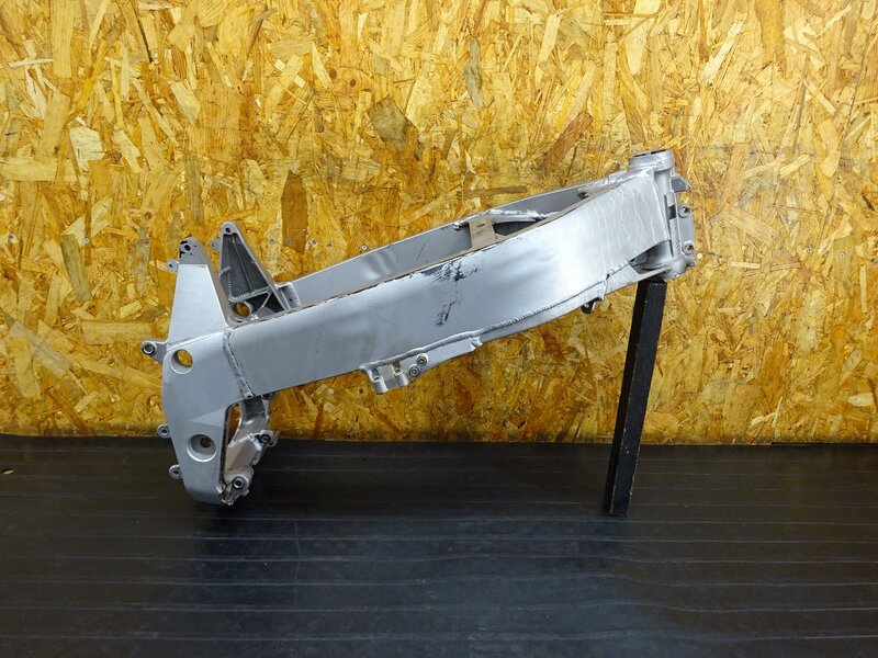 【250804】ZXR250(ZX250C-015)◇ 書無中古フレーム メインフレーム 汚れ有 | 中古バイクパーツ通販・買取　ジャンクヤード鳥取　JunkYard