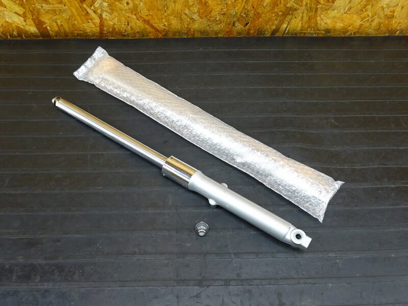 【250809】ベンリィ90S(HA03-1600)◇ フロントフォーク インナーチューブ ボトムケース 片側新品!! リコール対策品 【検:CD90/50 ベンリー | 中古バイクパーツ通販・買取　ジャンクヤード鳥取　JunkYard