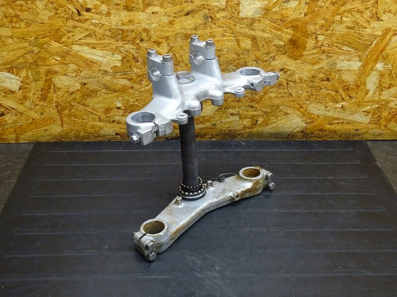 【250907】TW200(DG07J-020)◆ ステムセット アンダーブラケット トップブリッジ 【検索:2JL TW225 DG09 | 中古バイクパーツ通販・買取　ジャンクヤード鳥取　JunkYard
