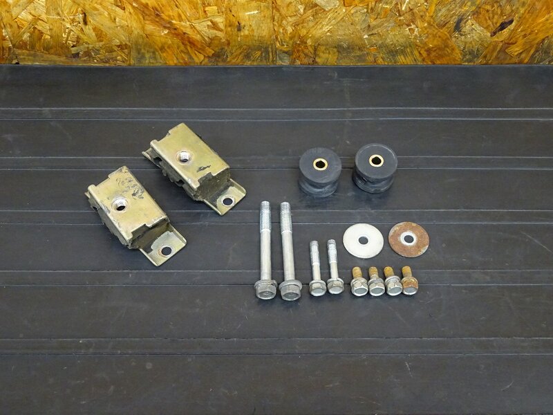 【250914】SR500(1JN-226)◇ シートステー マウントラバー シートブッシュ ブラケット ダンパー 【検索:2J2 SR400 2H6 1JR | 中古バイクパーツ通販・買取　ジャンクヤード鳥取　JunkYard
