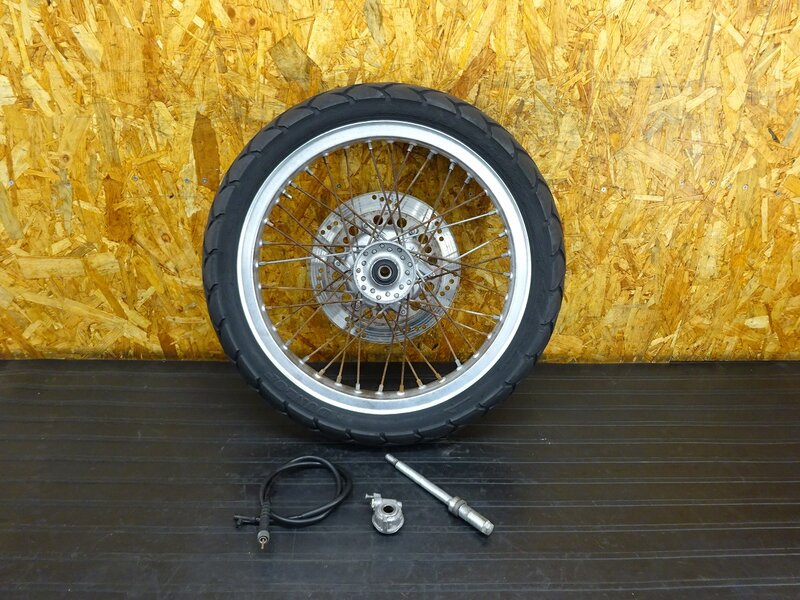 【250915】GB400TT(NC20-1011)◇ フロントホイール 18×1.85 ブレーキディスク アクスルシャフト メーターギア 腐食/錆有 【検索:GB500TT | 中古バイクパーツ通販・買取　ジャンクヤード鳥取　JunkYard