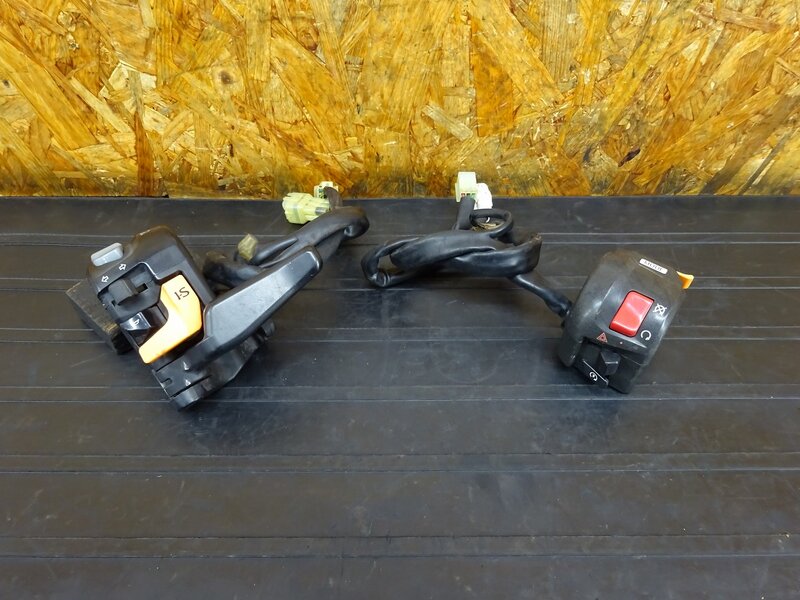 【251007】マジェスティ250(SG20J-020)◇ ハンドルスイッチ左右セット スイッチボックス 【’14 | 中古バイクパーツ通販・買取　ジャンクヤード鳥取　JunkYard