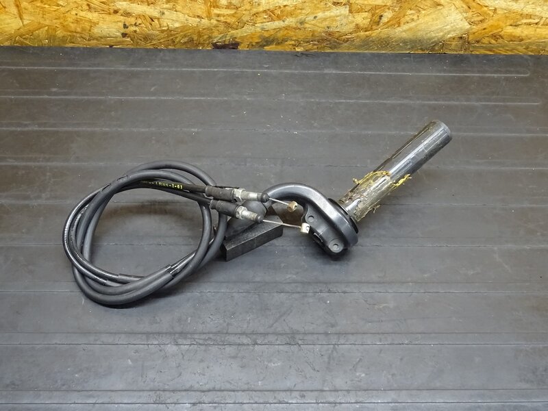 【251009】ドゥカティ ムルティストラーダ1000DS◆ スロットルホルダー スロットルパイプ | 中古バイクパーツ通販・買取　ジャンクヤード鳥取　JunkYard