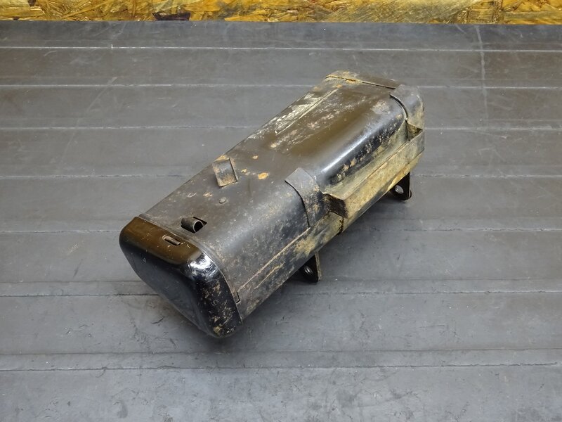 【251044】CB350(CB350-1069)◆ ツールボックス 小物入れ 車載工具入れ 【検索:CB250 エクスポート セニア | 中古バイクパーツ通販・買取 ジャンクヤード鳥取 JunkYard