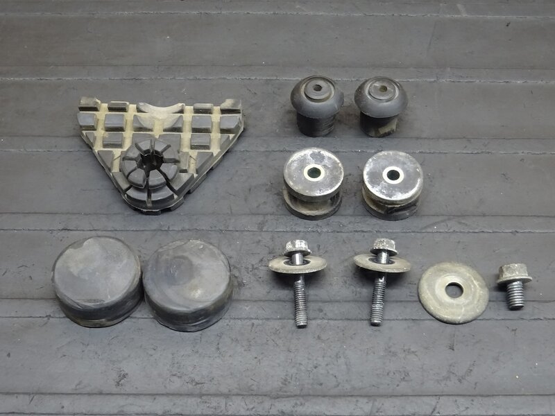 【251102】SR400(RH01J-020)◆ ラバーセット タンクマウントラバー タンクブッシュ シートブッシュ ステー 【イモビ付 | 中古バイクパーツ通販・買取　ジャンクヤード鳥取　JunkYard