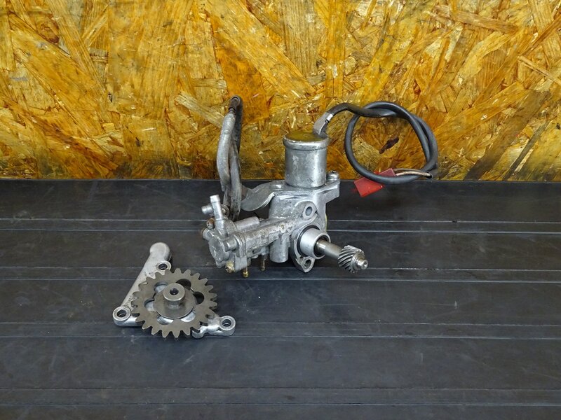 【251106】NSR250R◇ オイルポンプ 2stオイルポンプ 2スト ※エンジンパーツ MC16E-1037190外し【検索:MC18 88 | 中古バイクパーツ通販・買取　ジャンクヤード鳥取　JunkYard