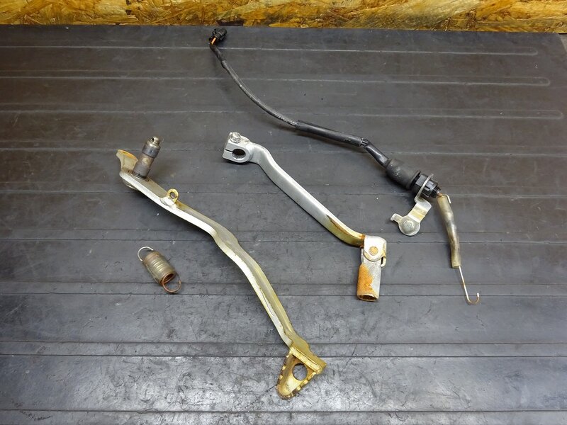 【251107】KLX250(LX250E-A05)◆ ペダルセット ブレーキペダル チェンジ/シフトペダル ねじれ有 【04’ Dトラッカー | 中古バイクパーツ通販・買取　ジャンクヤード鳥取　JunkYard