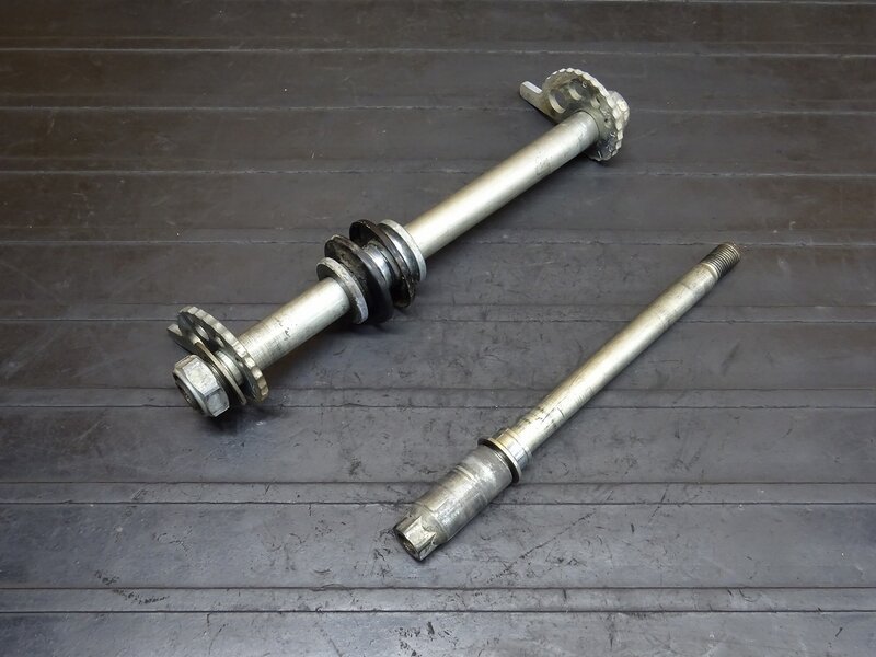 【251107】KLX250(LX250E-A05)◆ アクスルシャフト前後セット フロントアクスルシャフト リアアクスルシャフト 【04’ Dトラッカー | 中古バイクパーツ通販・買取　ジャンクヤード鳥取　JunkYard