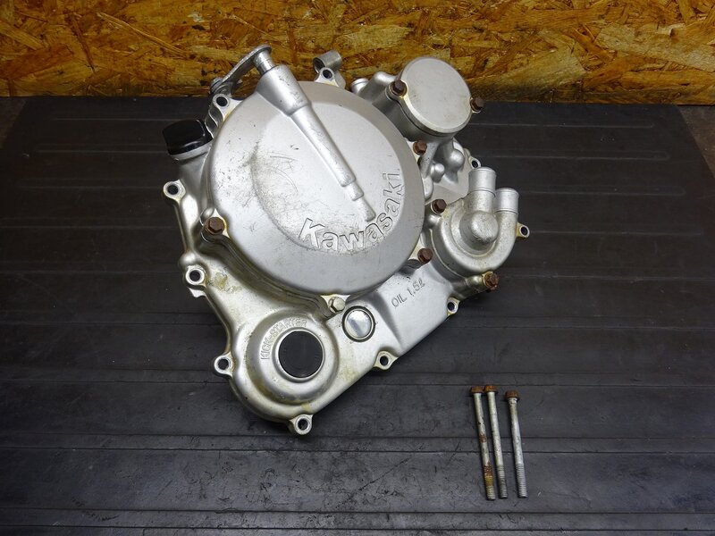 【251107】KLX250(LX250E-A05)◆ クラッチカバー エンジンカバー右 ※エンジンパーツ【04’ Dトラッカー | 中古バイクパーツ通販・買取　ジャンクヤード鳥取　JunkYard