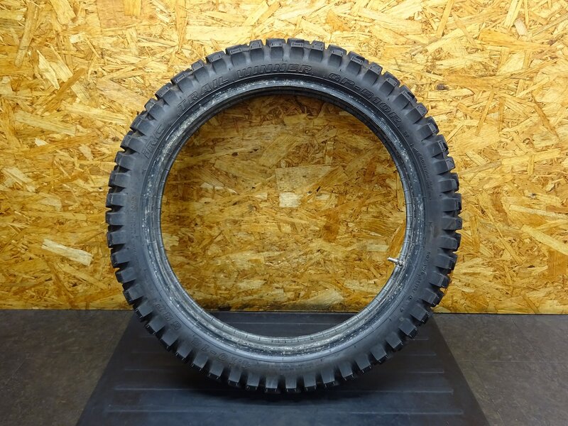 【251114】KDX125SR(DX125A-016)◆ 中古タイヤ 4.10-18 リアタイヤ iRC オフロード 22年41週 塗装付着有 【検索：200 220 250 | 中古バイクパーツ通販・買取　ジャンクヤード鳥取　JunkYard