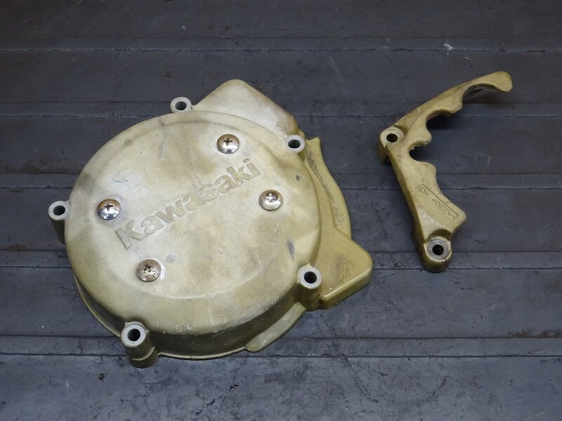 【251114】KDX125SR(DX125A-016)◆ エンジンカバー左 ジェネレーターカバー スプロケットカバー ※エンジンパーツ【検索：200 220 250 | 中古バイクパーツ通販・買取　ジャンクヤード鳥取　JunkYard